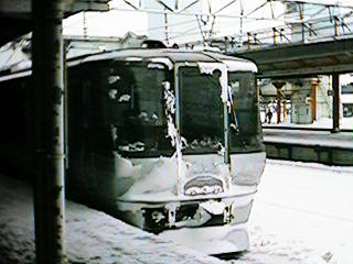 ����Ō����X�[�p�[�z���C�g�A���[�̊�